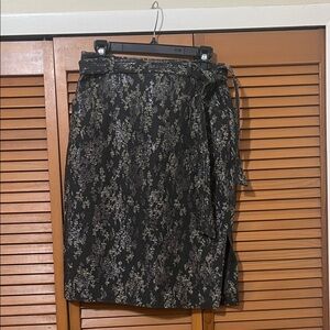 Banana Republic Black and Silver Patterned Pencil Skirt